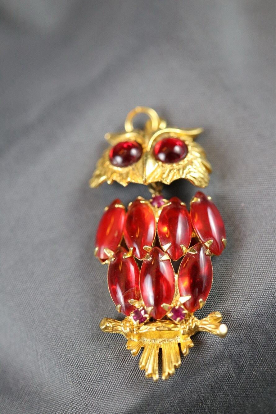 Vintage Figural Owl Pendant Gold Tone Red Glass Cabochon “Jelly Belly” Style